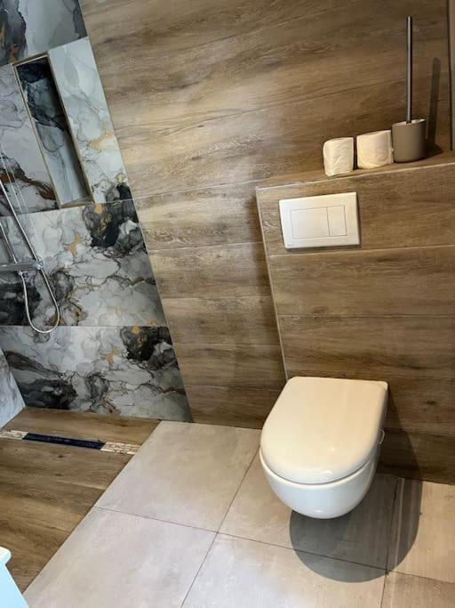 Maisonnette Avec Terrasse Avec Spa Privatif Lutterbach Exteriör bild